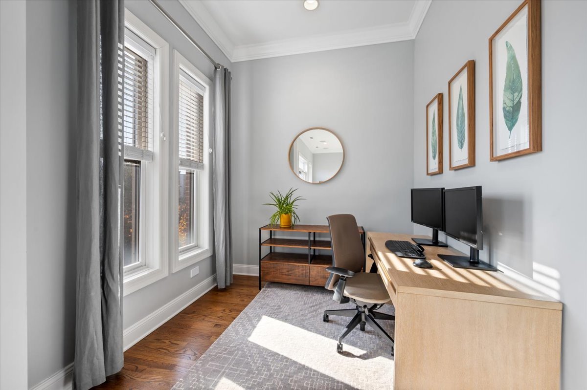 2142 W Roscoe Street Unit: 3D