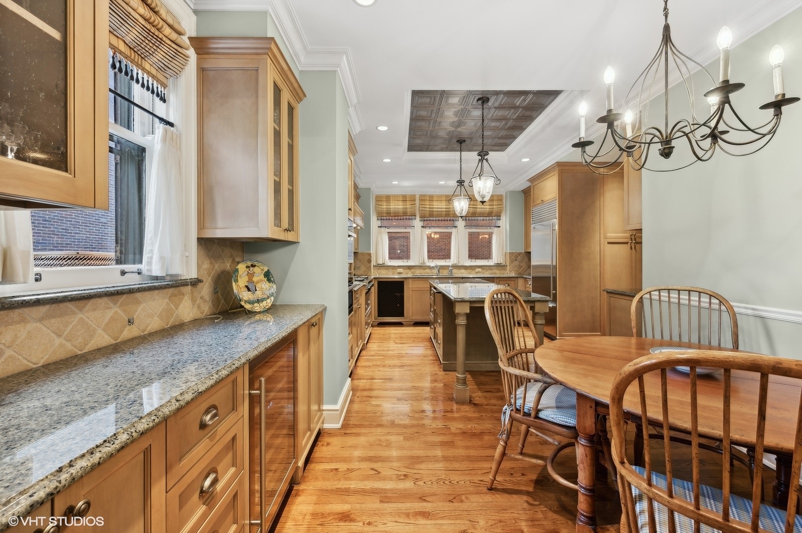 1325 N Astor Street Unit: 2