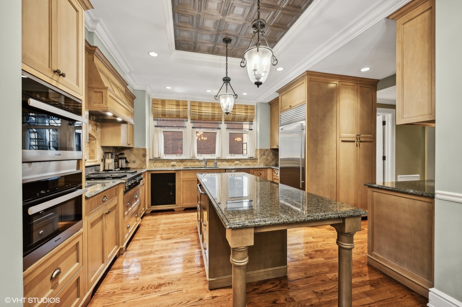 1325 N Astor Street Unit: 2