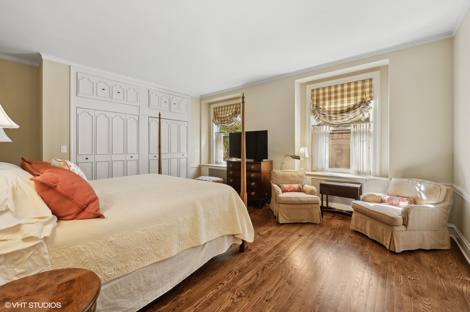 1325 N Astor Street Unit: 2