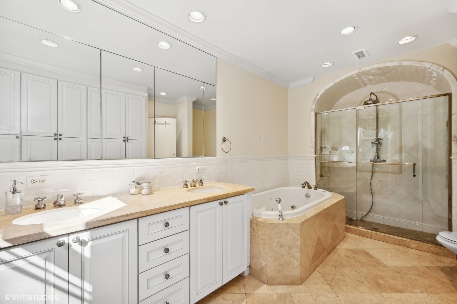 1325 N Astor Street Unit: 2