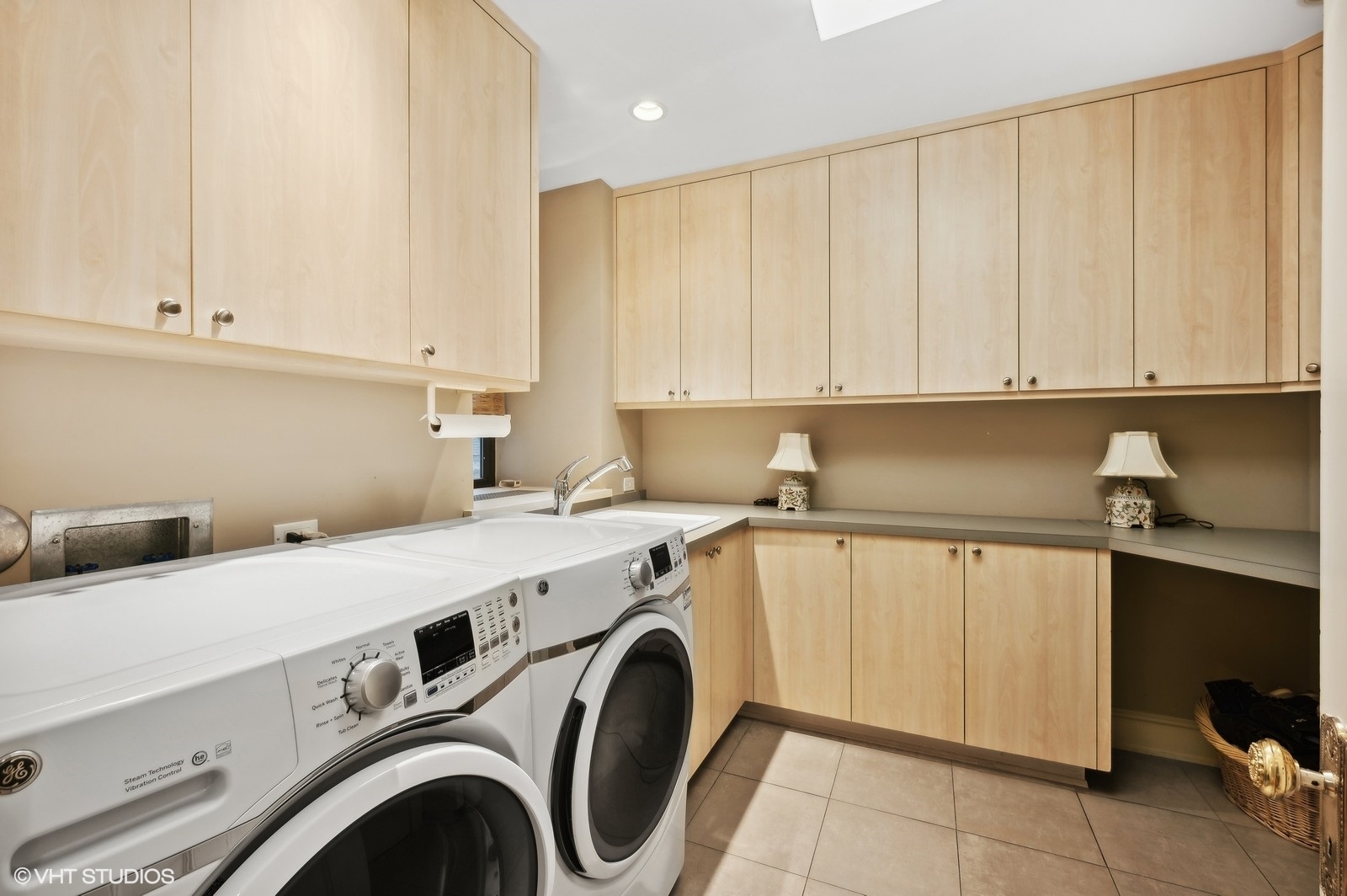 1325 N Astor Street Unit: 2