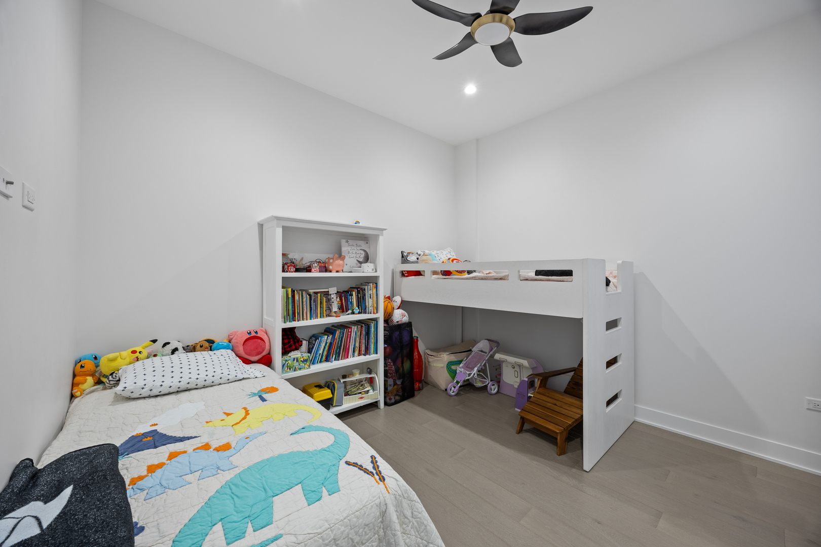 305 S Racine Avenue Unit: PH-D