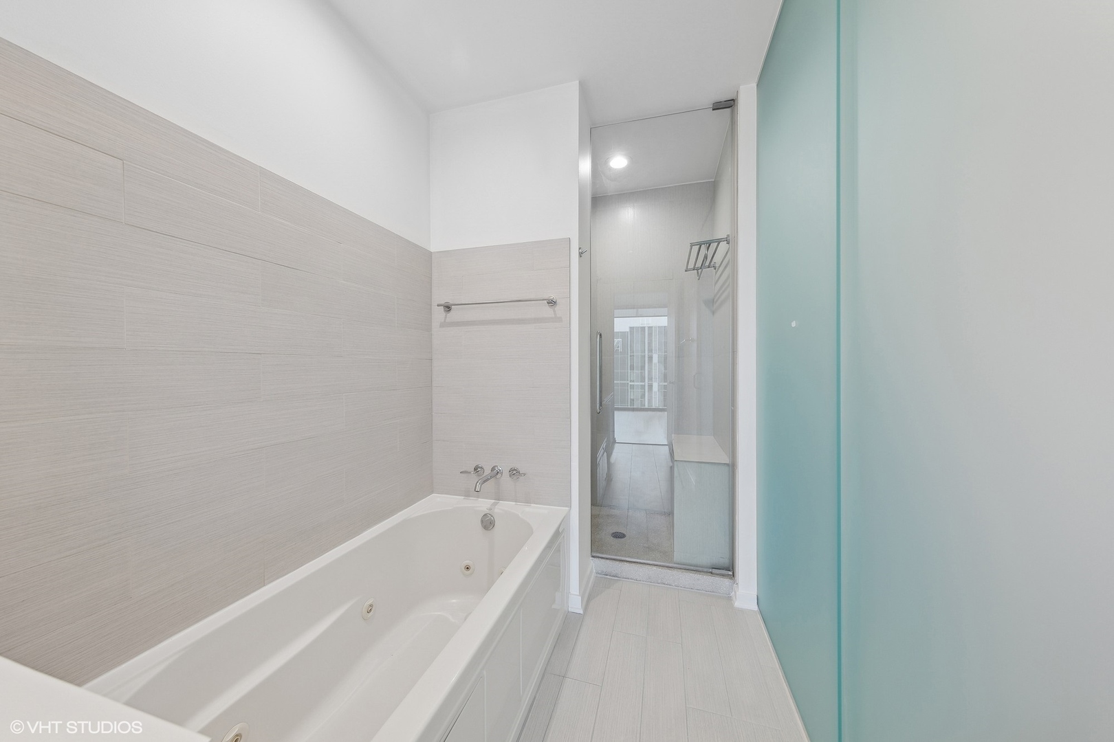 600 N Fairbanks Court Unit: 3303