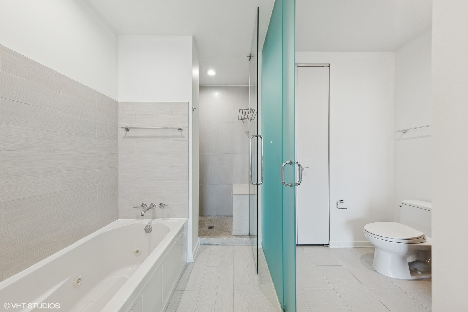 600 N Fairbanks Court Unit: 3303