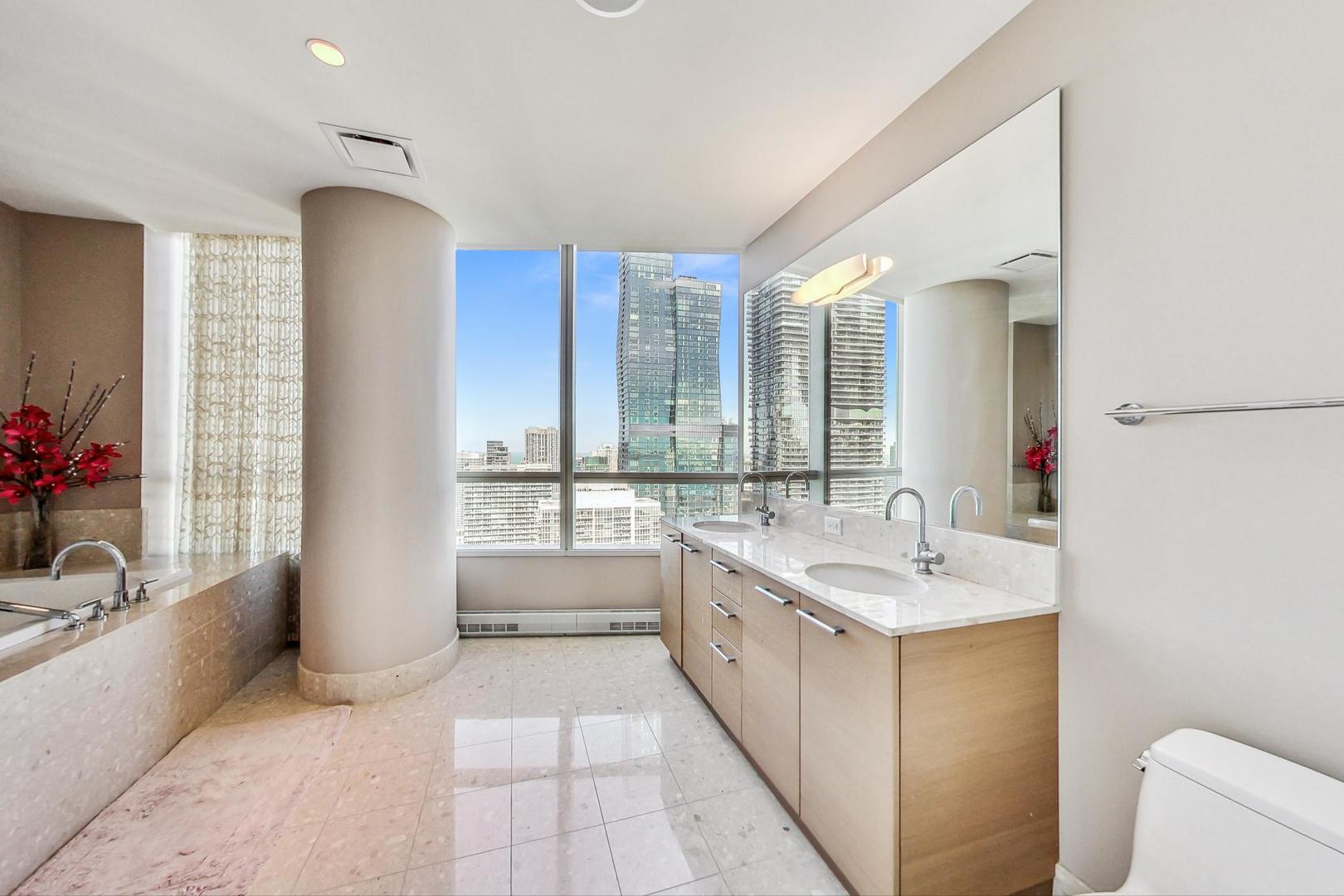 340 E Randolph Street Unit: 4901