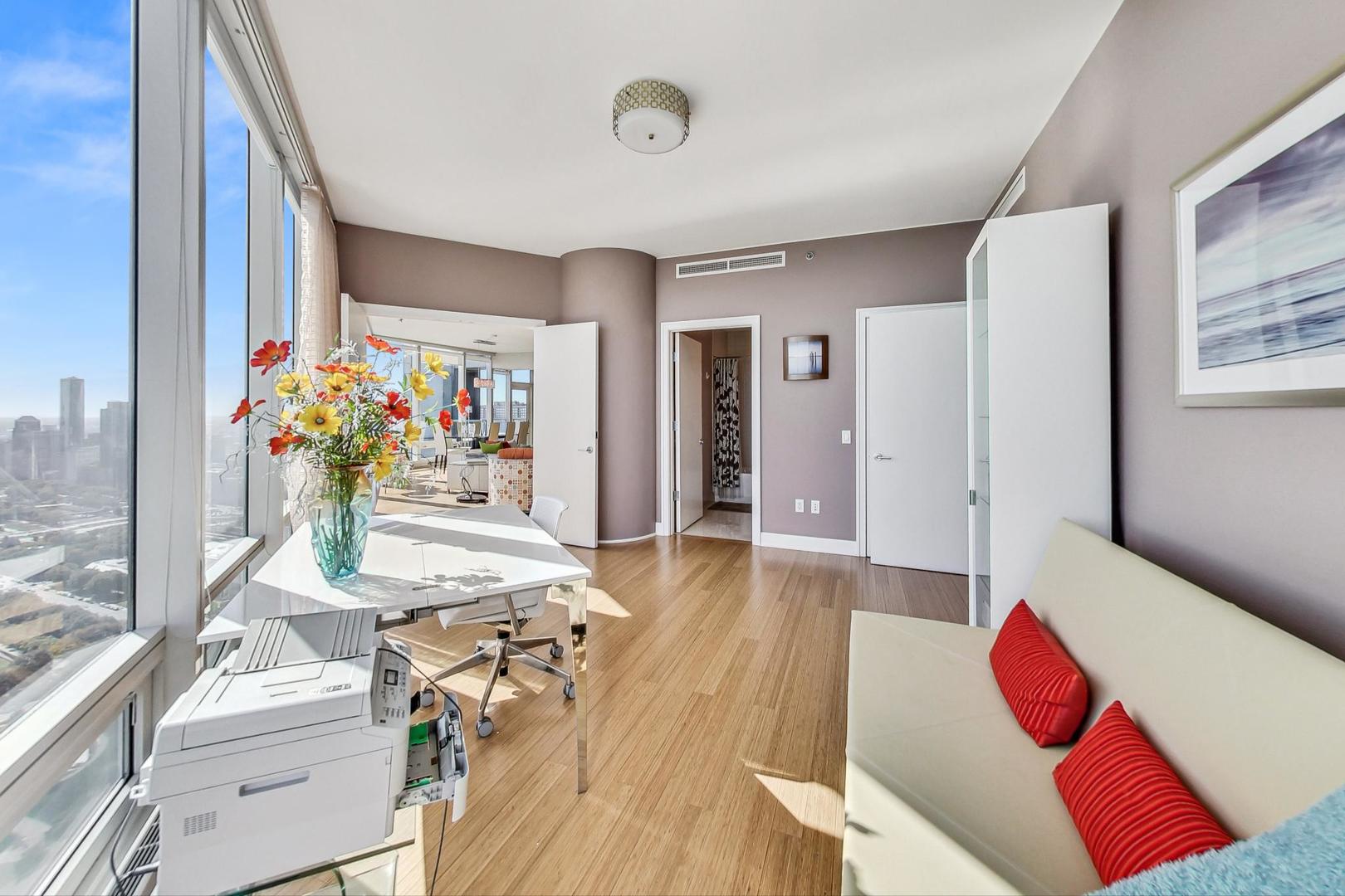 340 E Randolph Street Unit: 4901