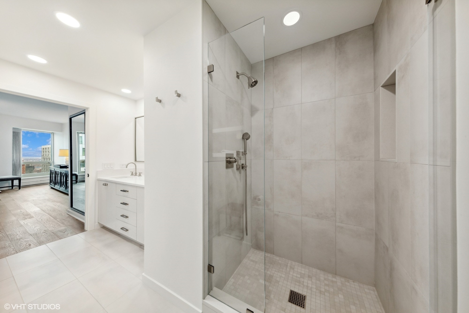 57 E Delaware Place Unit: 2805