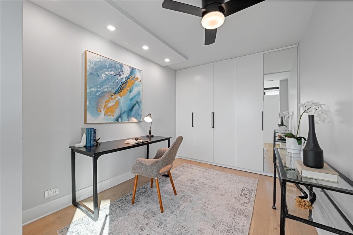 1560 N Sandburg Terrace Unit: 4011J