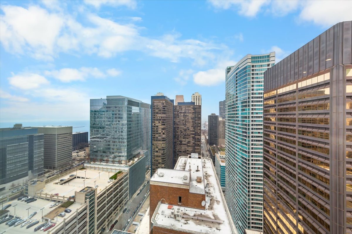 600 N Fairbanks Court Unit: 3301