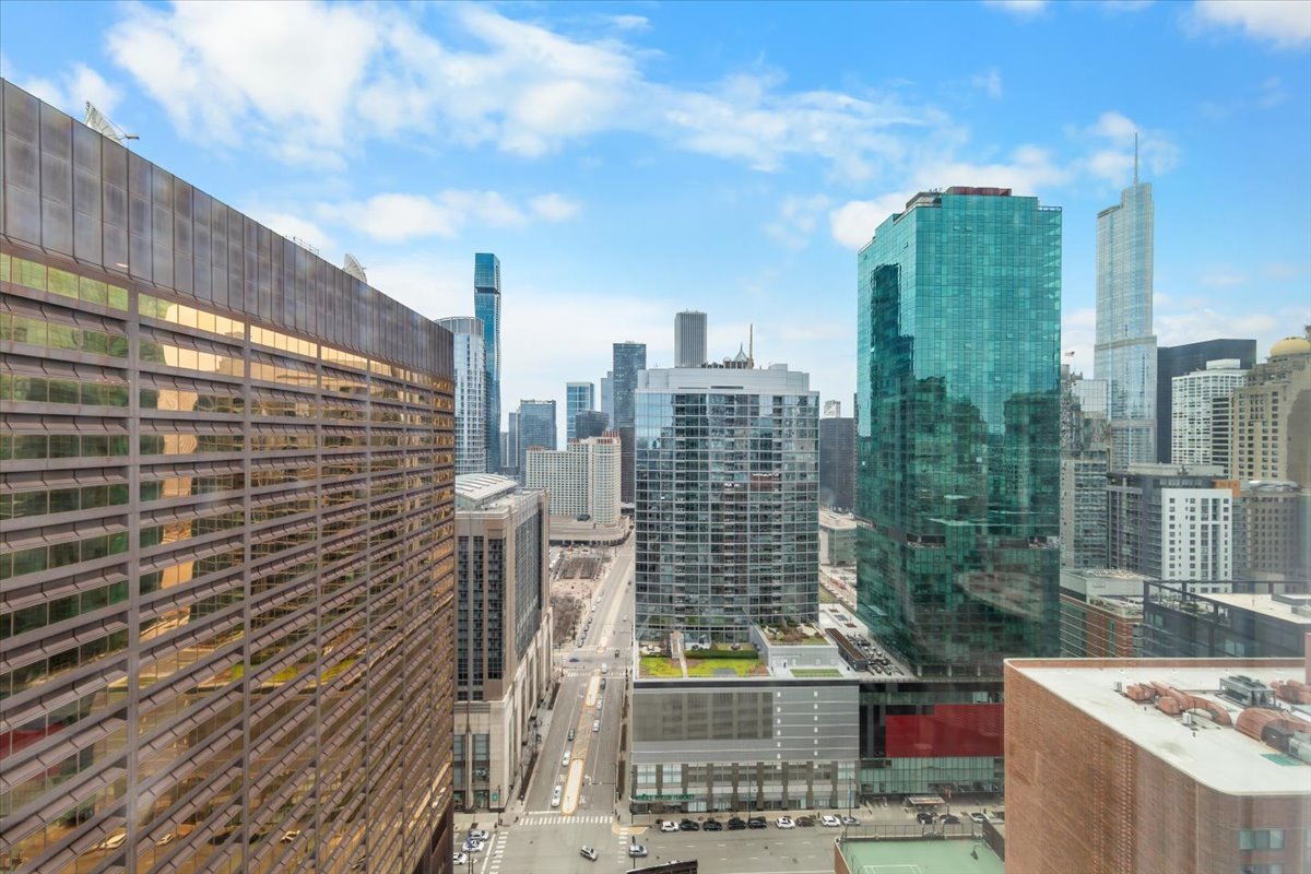 600 N Fairbanks Court Unit: 3301