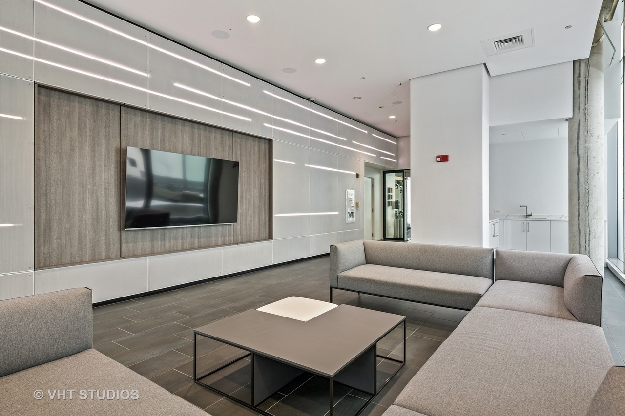 600 N Fairbanks Court Unit: 3301