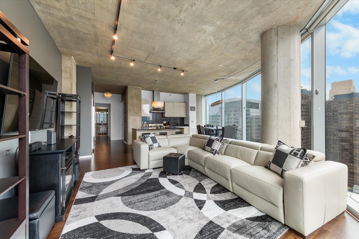 600 N Fairbanks Court Unit: 3301