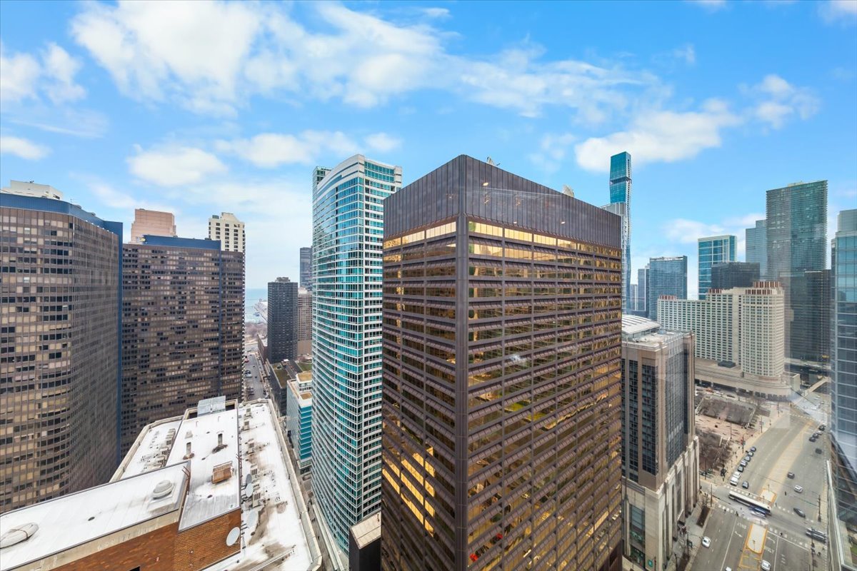 600 N Fairbanks Court Unit: 3301