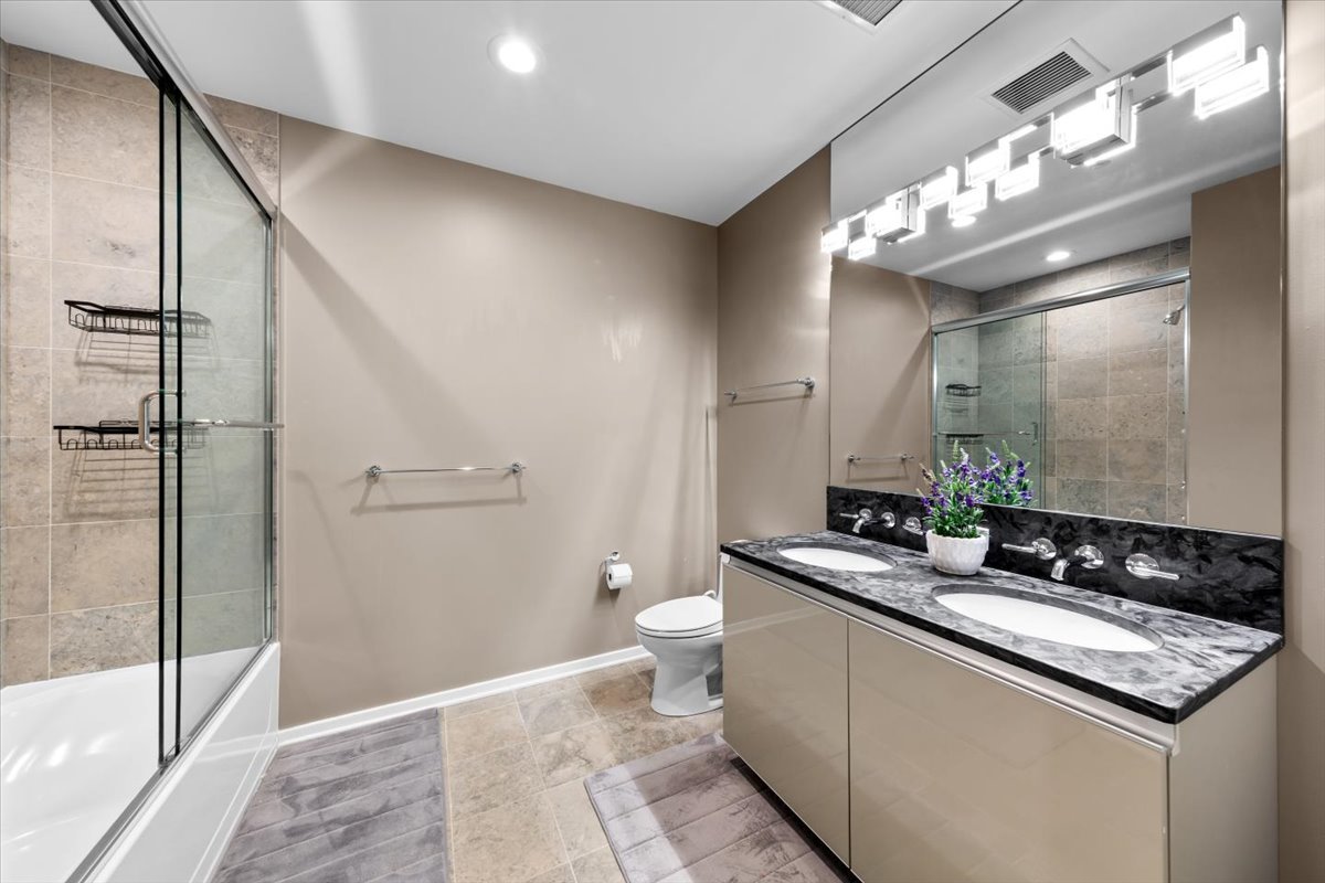 600 N Fairbanks Court Unit: 3301