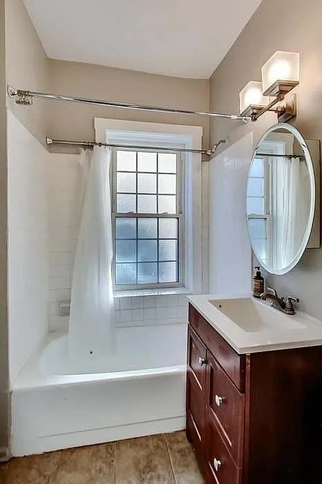 4310 N Clarendon Avenue Unit: 1020