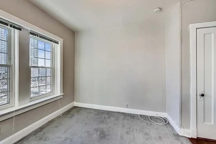 4310 N Clarendon Avenue Unit: 1020