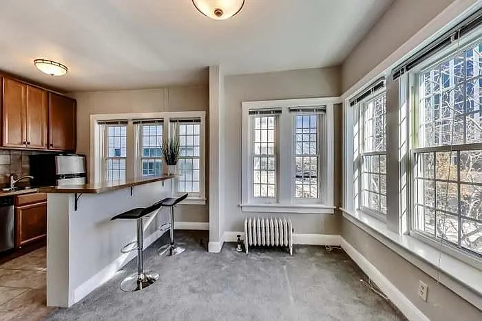 4310 N Clarendon Avenue Unit: 1020