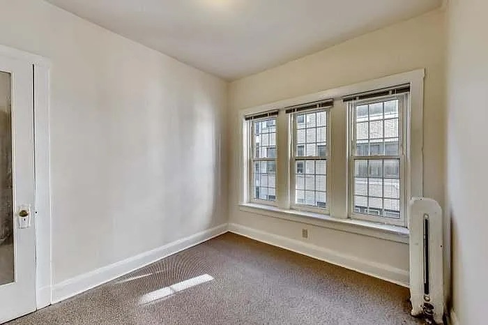 4310 N Clarendon Avenue Unit: 1020