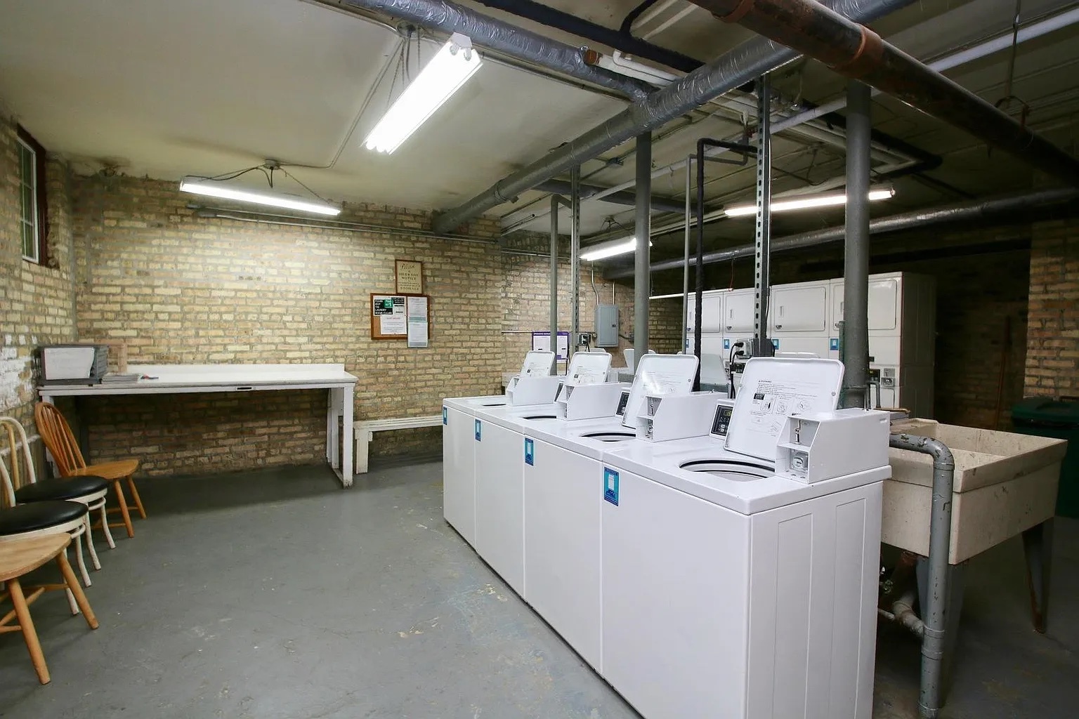 4310 N Clarendon Avenue Unit: 1020