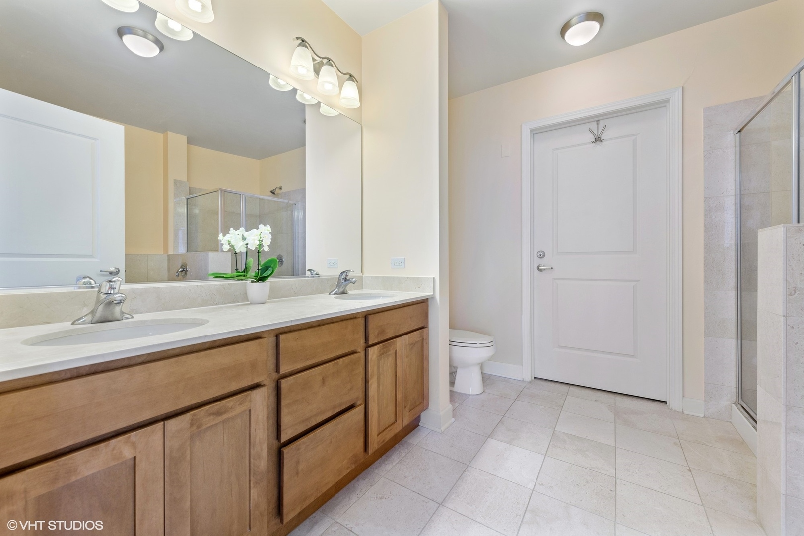 225 N Columbus Drive Unit: 6006