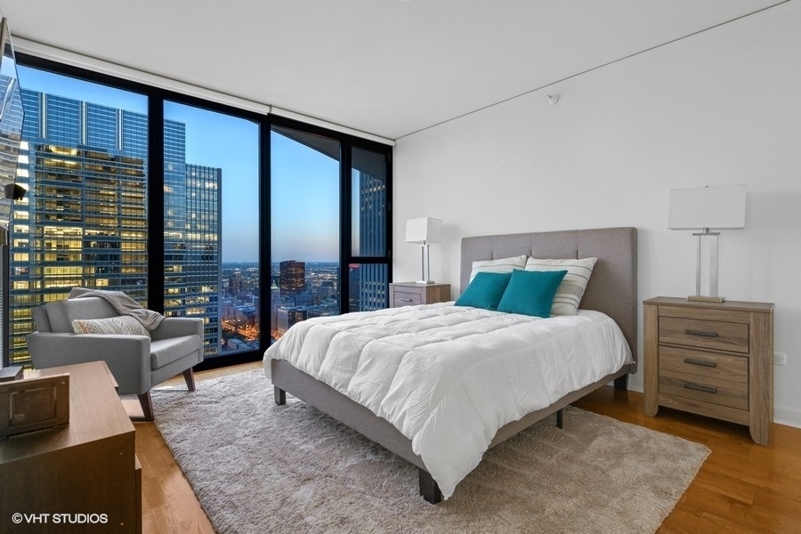 225 N Columbus Drive Unit: 6006