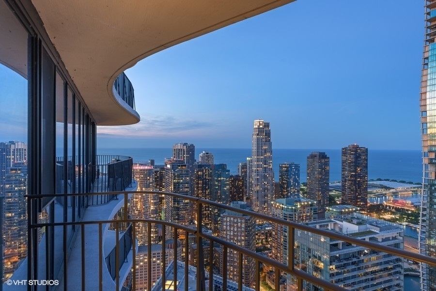 225 N Columbus Drive Unit: 6006