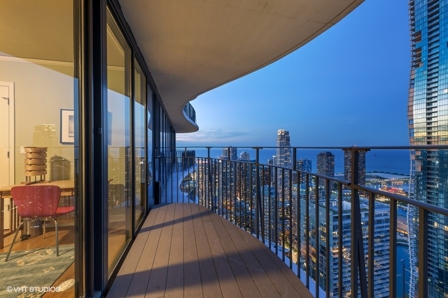 225 N Columbus Drive Unit: 6006