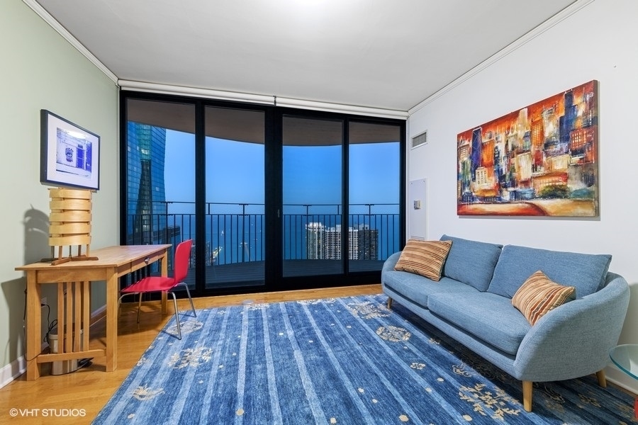 225 N Columbus Drive Unit: 6006