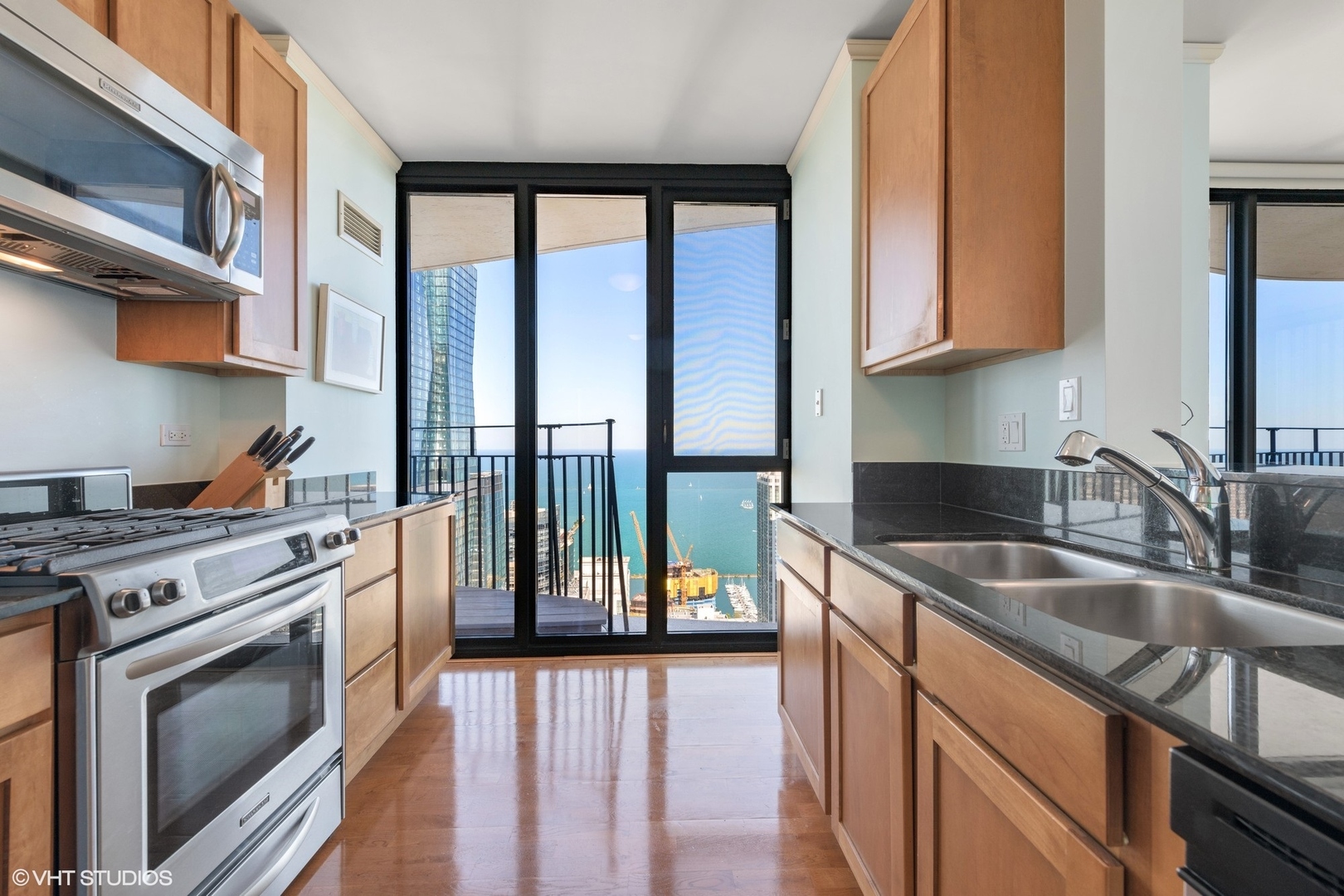 225 N Columbus Drive Unit: 6006
