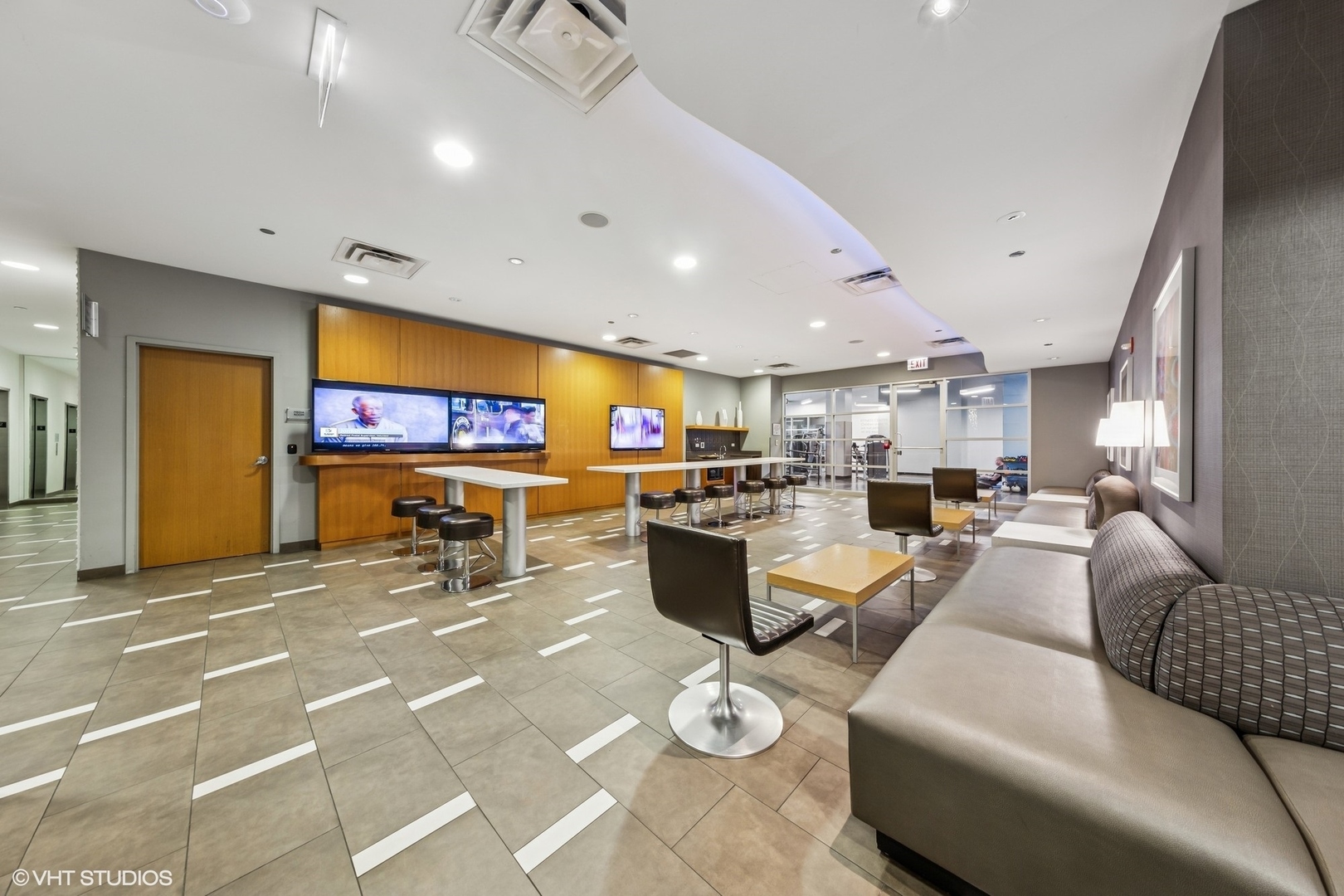 225 N Columbus Drive Unit: 6006