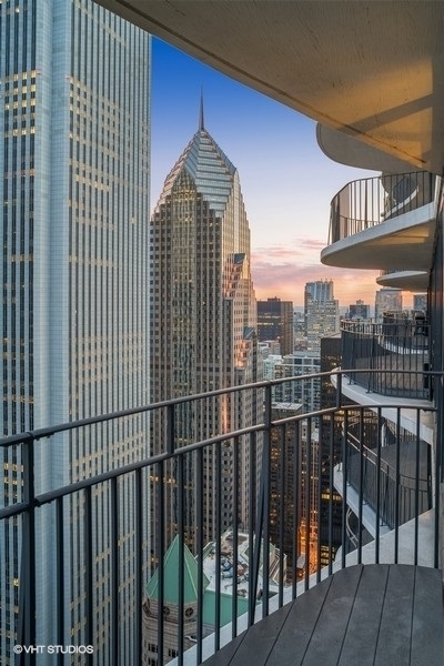 225 N Columbus Drive Unit: 6006