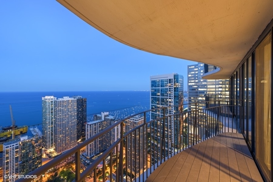 225 N Columbus Drive Unit: 6006