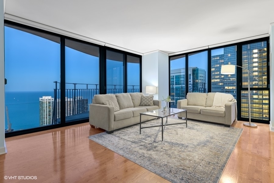 225 N Columbus Drive Unit: 6006