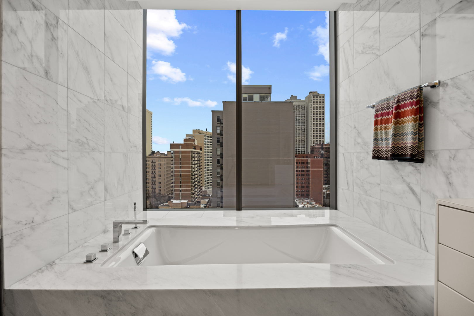 4 E Elm Street Unit: 12S