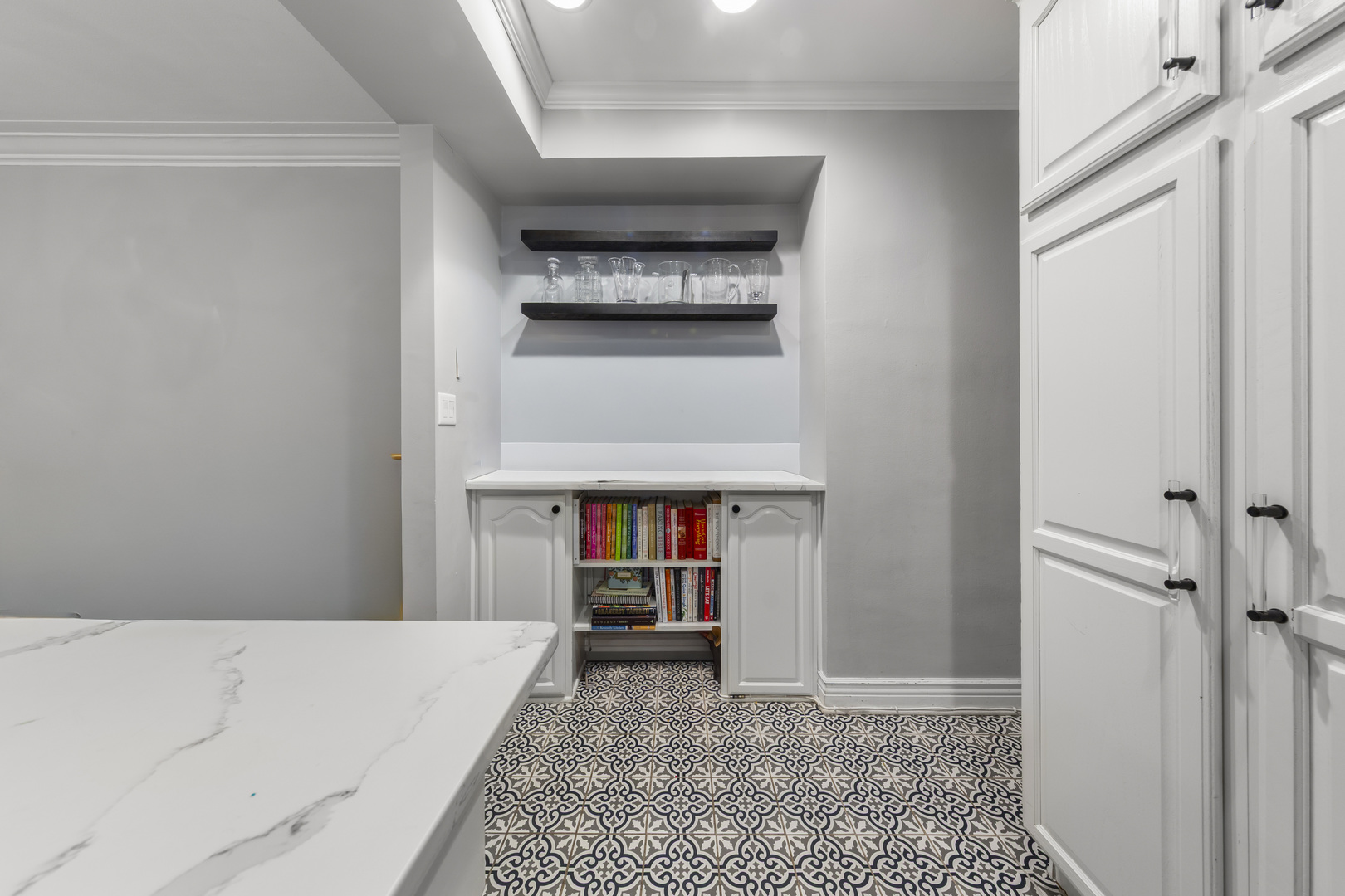 415 W ALDINE Avenue Unit: 2A