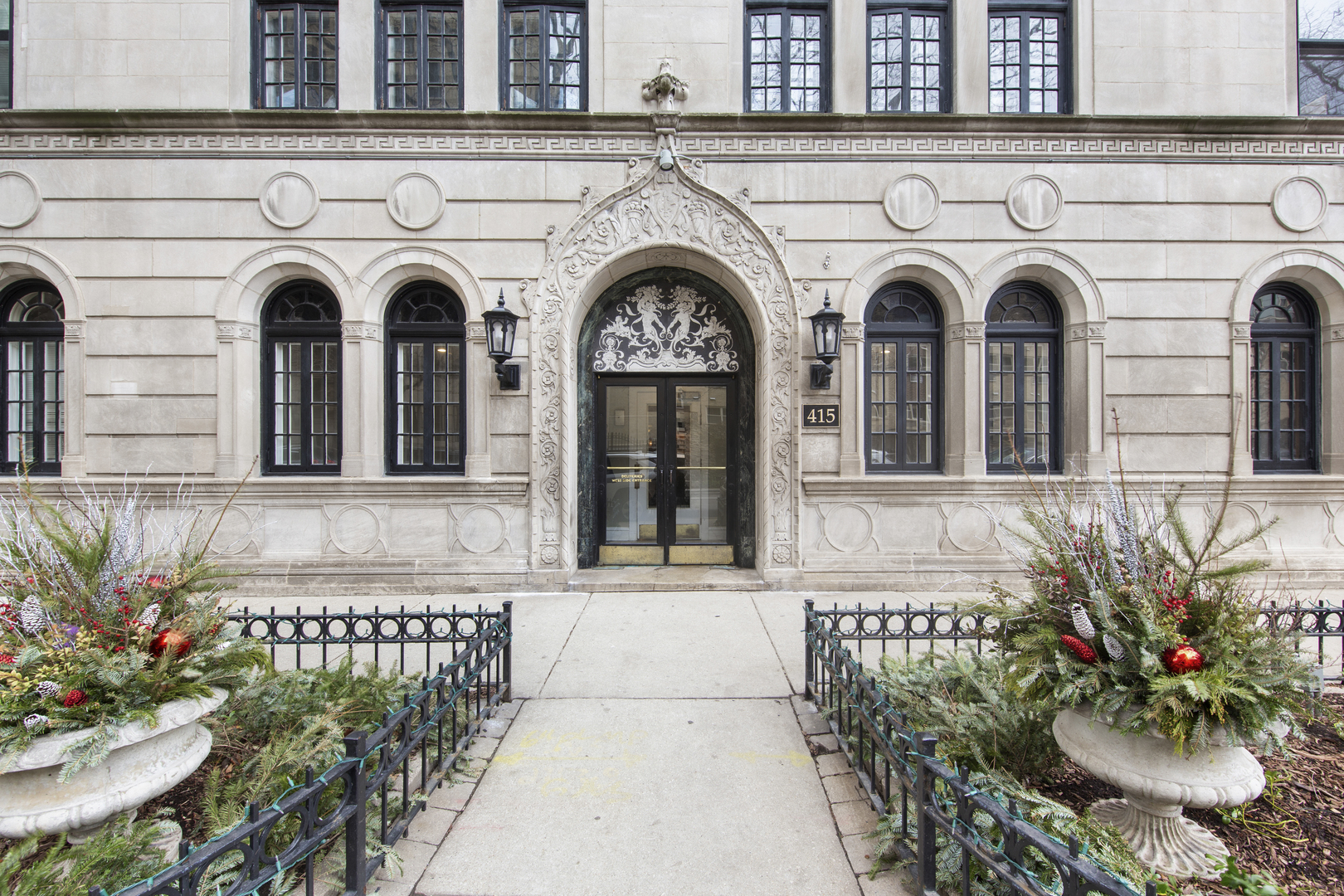 415 W ALDINE Avenue Unit: 2A