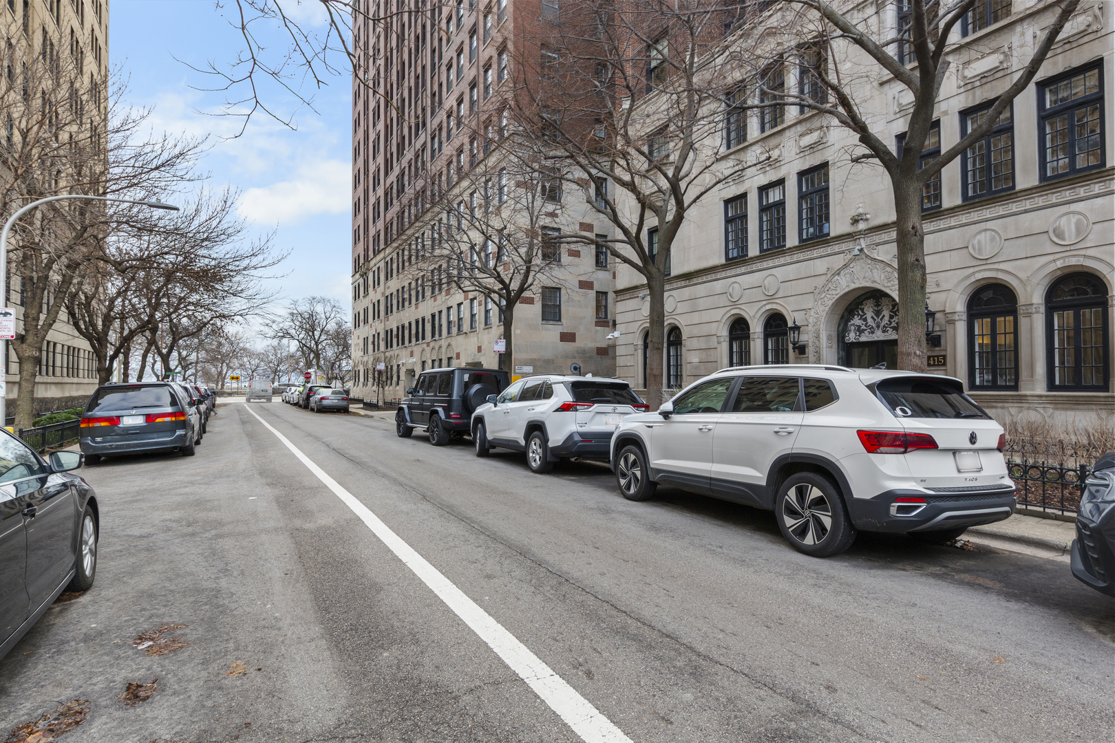 415 W ALDINE Avenue Unit: 2A