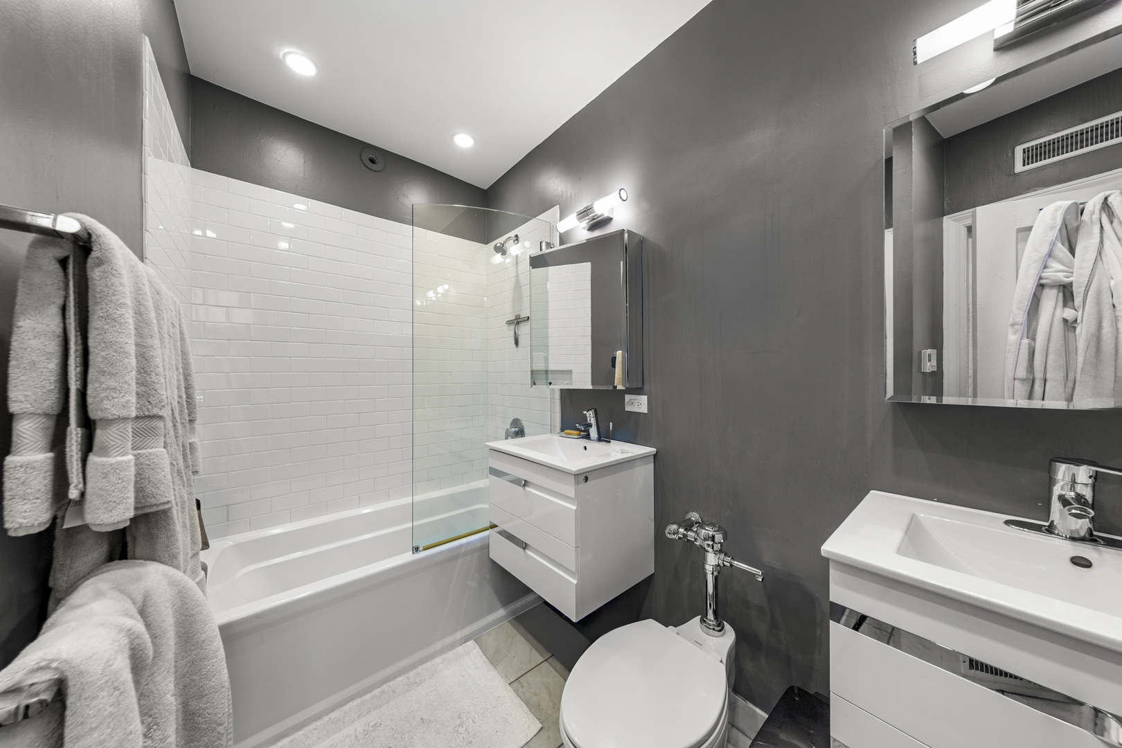 415 W ALDINE Avenue Unit: 2A