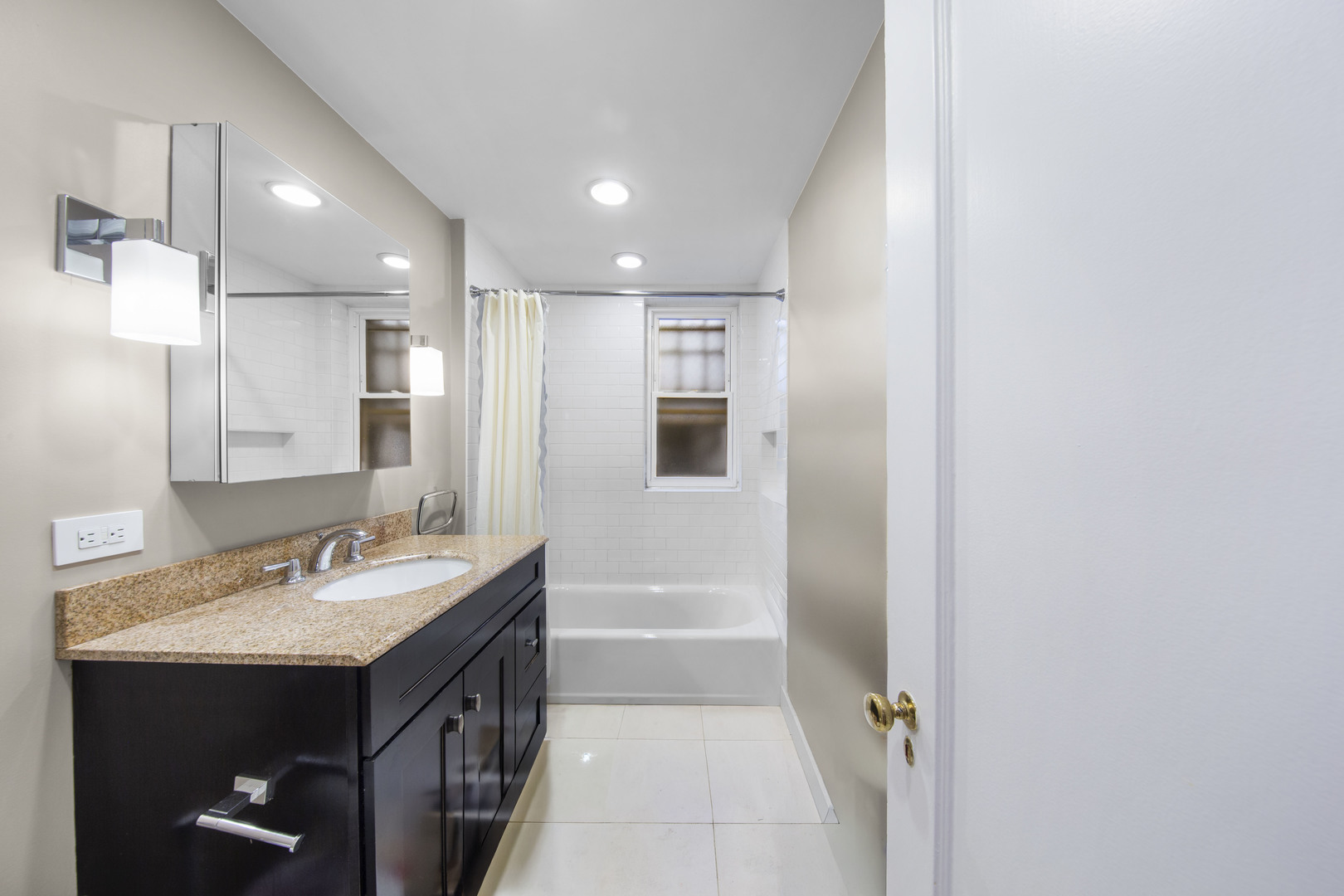 415 W ALDINE Avenue Unit: 2A