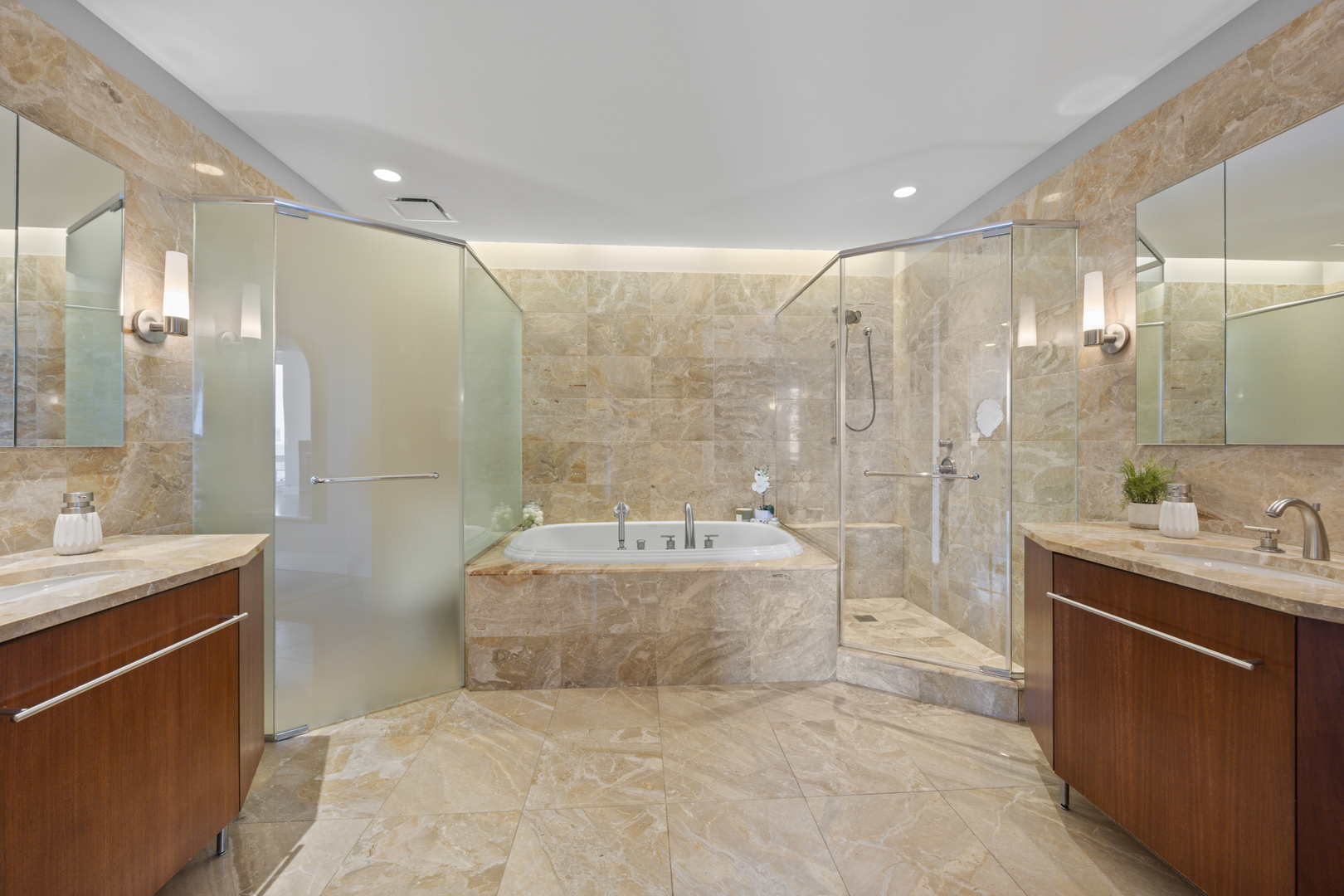 401 N Wabash Avenue Unit: 63D