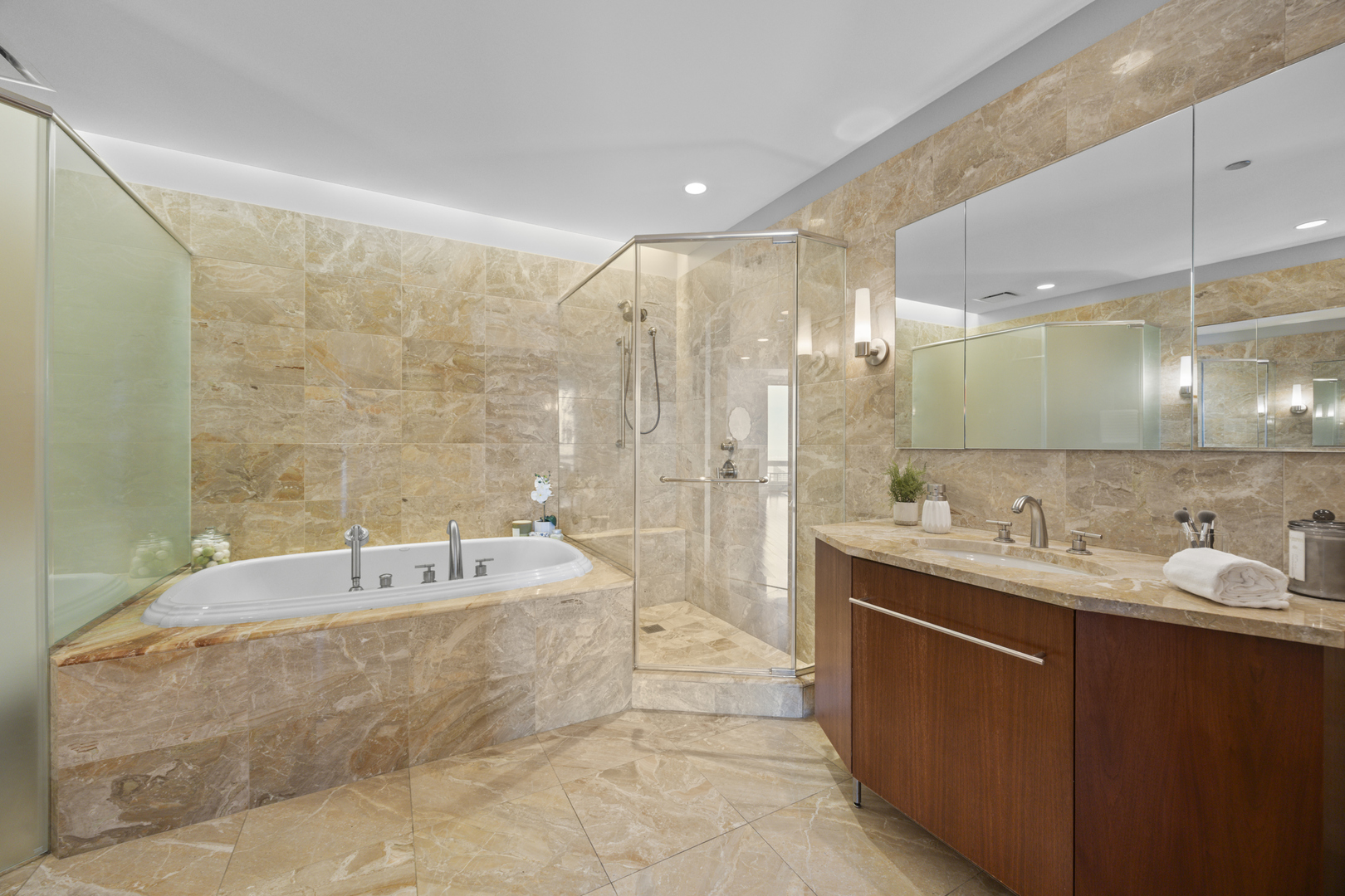 401 N Wabash Avenue Unit: 63D