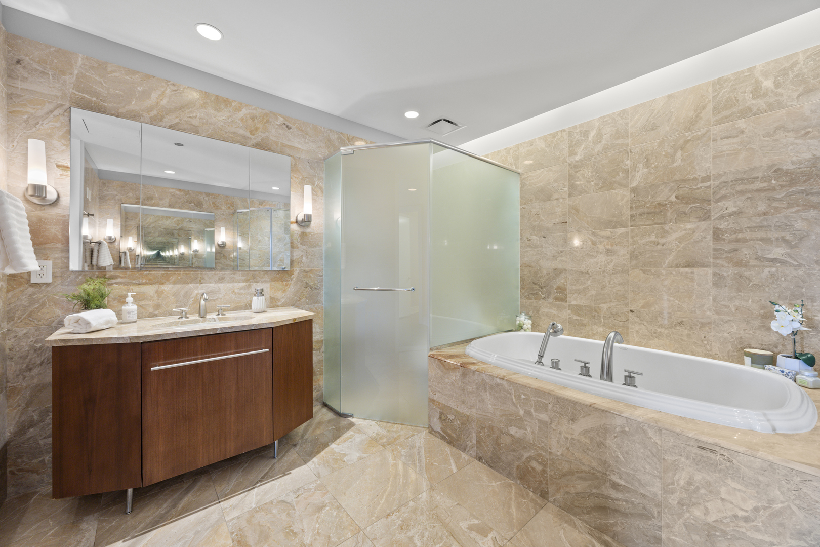 401 N Wabash Avenue Unit: 63D