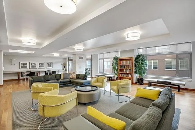 530 N LAKE SHORE Drive Unit: 902