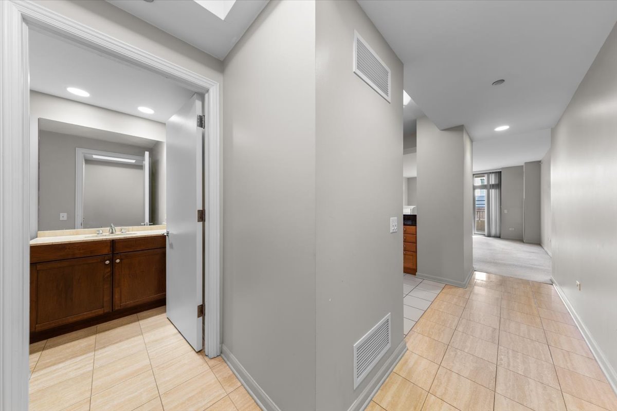 530 N LAKE SHORE Drive Unit: 902