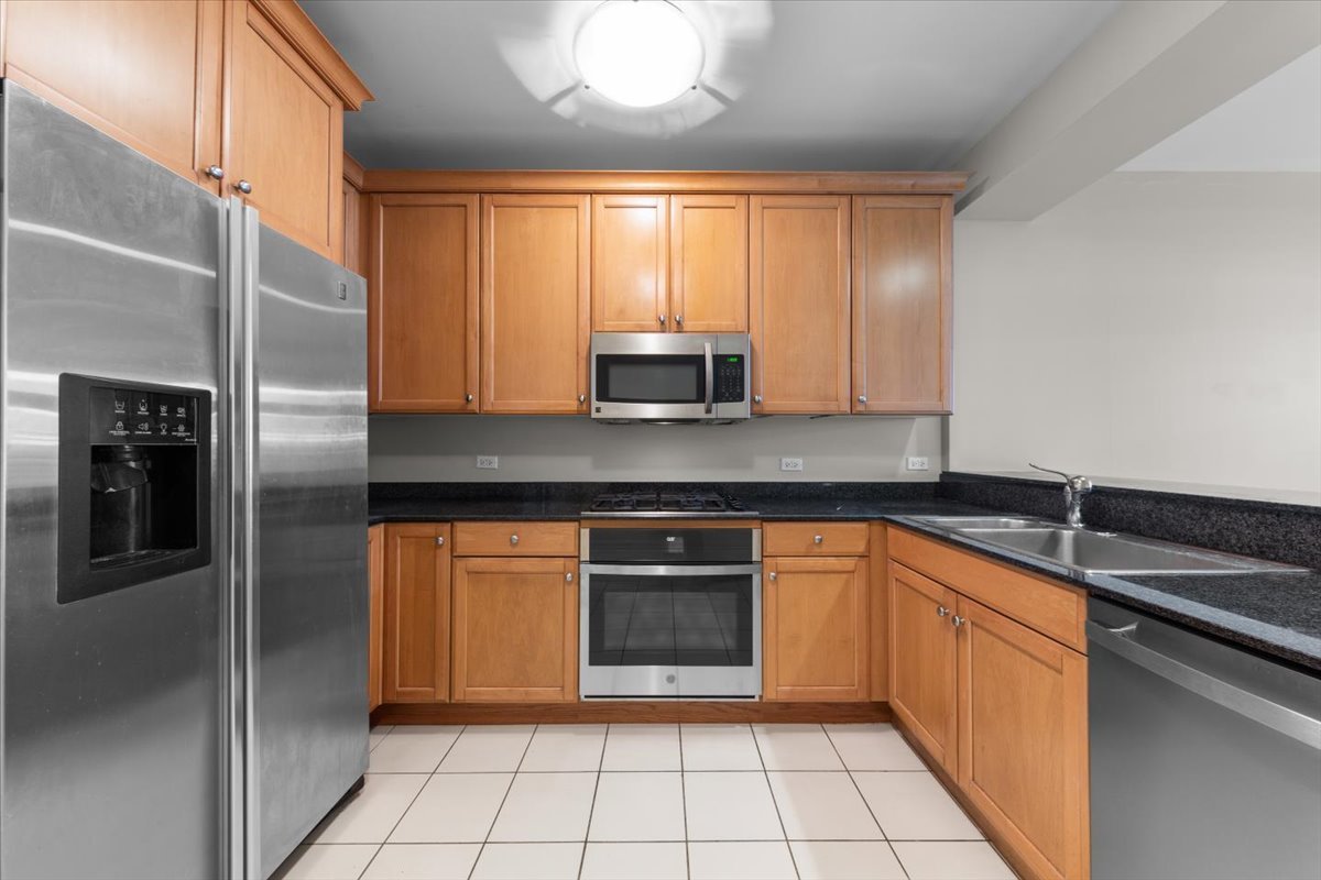 530 N LAKE SHORE Drive Unit: 902