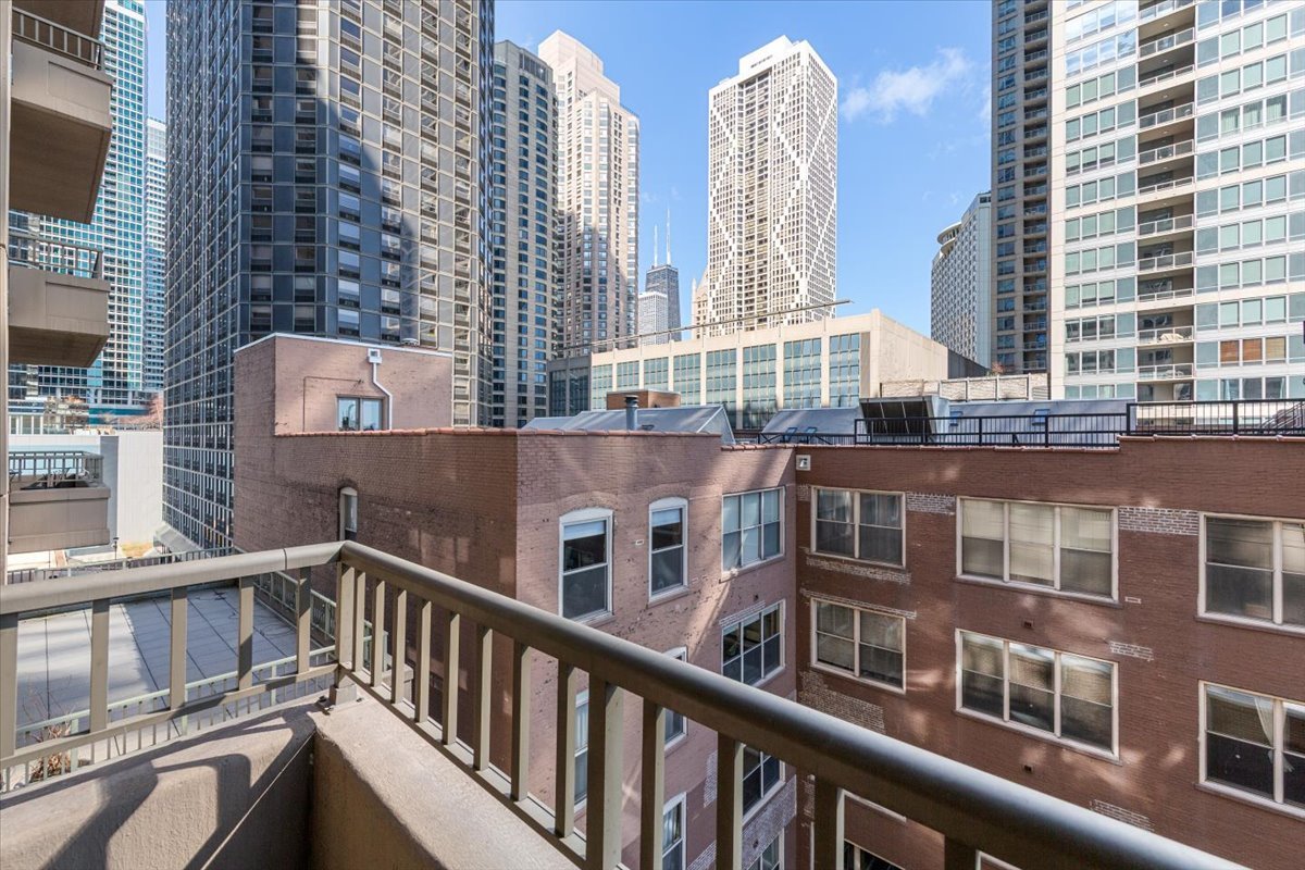 530 N LAKE SHORE Drive Unit: 902
