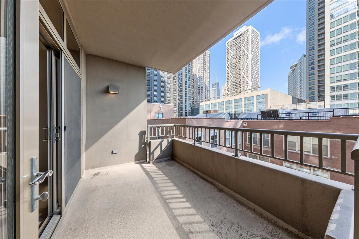 530 N LAKE SHORE Drive Unit: 902