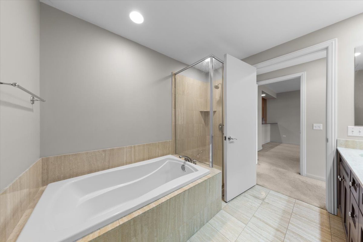 530 N LAKE SHORE Drive Unit: 902