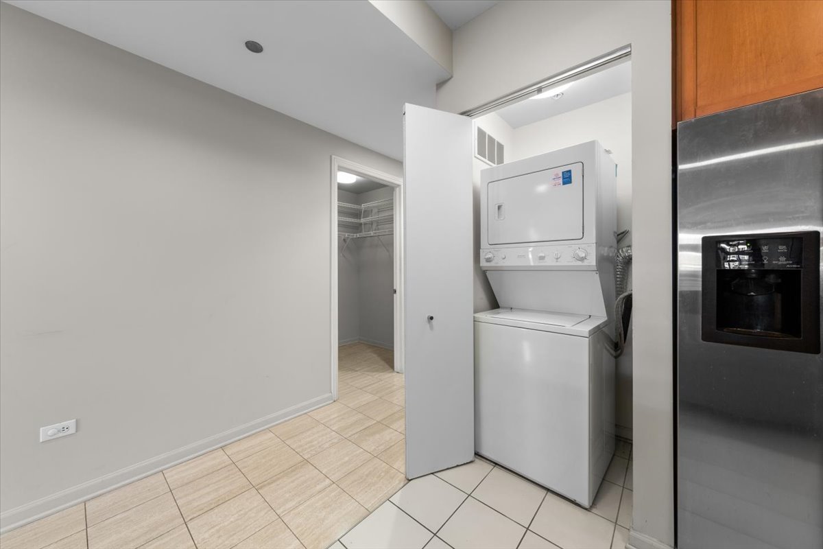 530 N LAKE SHORE Drive Unit: 902